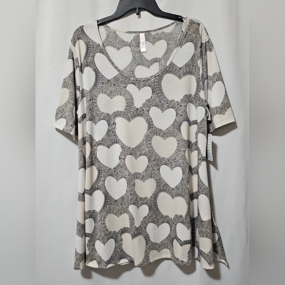 NWT LuLaRoe Perfect T-shirt